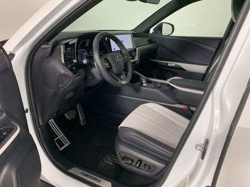 Used 2026 Lexus TX 500h AWD w/ Technology Package image 32