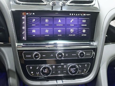 Used 2021 Bentley Bentayga AWD/4WD image 23