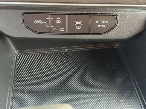 Used 2025 Kia Carnival LXS image 26