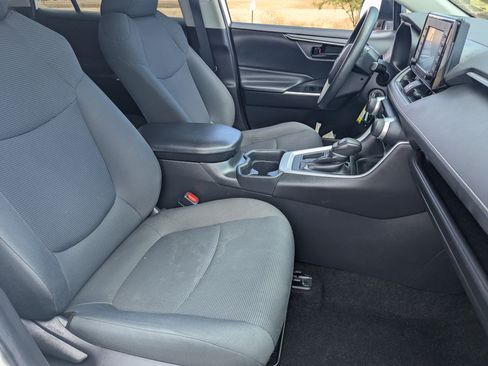 Used 2020 Toyota RAV4 LE w/ Carpet Mat Package FWD image 10