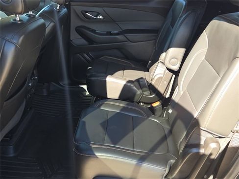 Used 2021 Chevrolet Traverse RS image 16