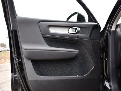 Certified 2025 Volvo XC40 B5 Plus image 10