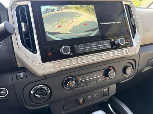 Used 2025 Nissan Frontier SV w/ Tow Package AWD/4WD image 23