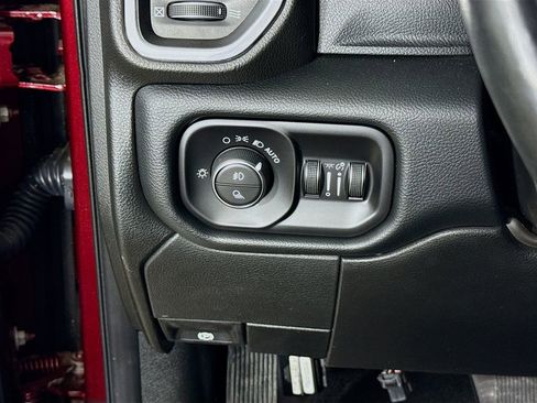 Used 2019 RAM 2500 Laramie w/ Night Edition image 10