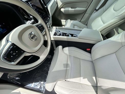 Certified 2025 Volvo XC60 B5 Ultra AWD/4WD image 10