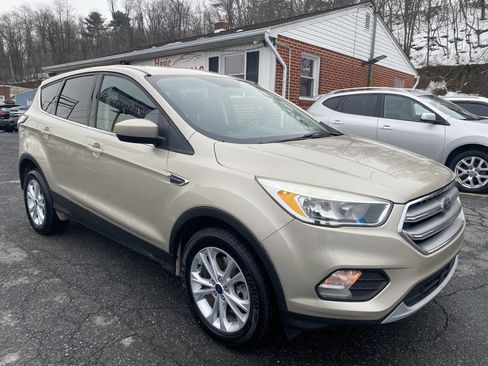 Used 2017 Ford Escape SE image 1