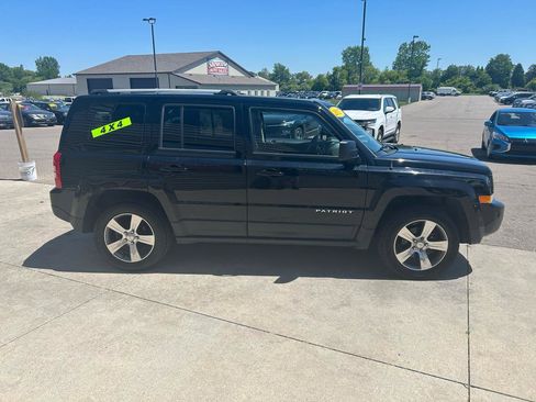 Used 2017 Jeep Patriot High Altitude AWD/4WD image 4