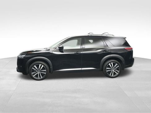 Used 2024 Nissan Pathfinder Platinum FWD image 2
