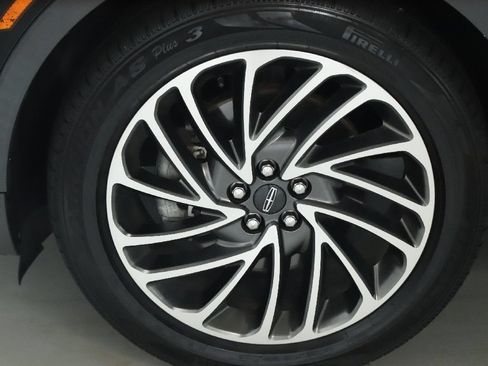 Used 2019 Lincoln Nautilus Reserve w/ Cargo Utility Package FWD image 38