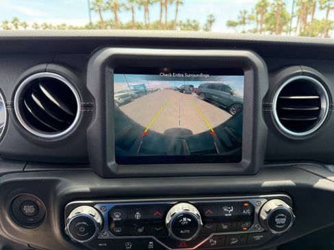Used 2020 Jeep Wrangler Unlimited Sahara AWD/4WD image 11