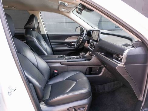Certified 2025 Toyota Grand Highlander AWD image 17