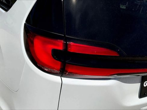 New 2026 Chrysler Pacifica Select w/ S Appearance Package FWD image 14