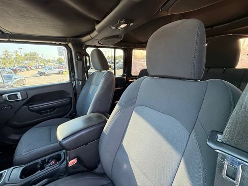 Used 2018 Jeep Wrangler Unlimited Sport S AWD/4WD image 13