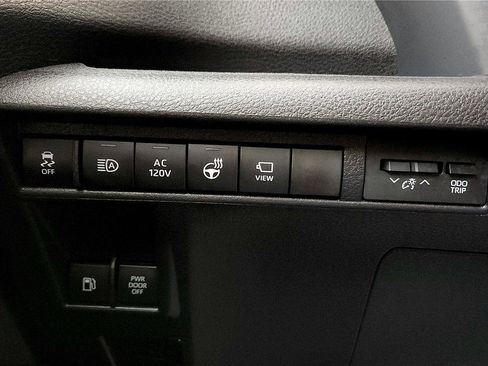 Used 2026 Toyota Sienna Platinum image 35