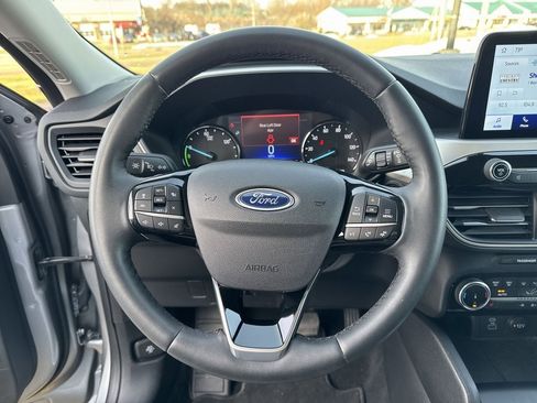 Used 2022 Ford Escape SE w/ SE Sport Appearance Package image 8