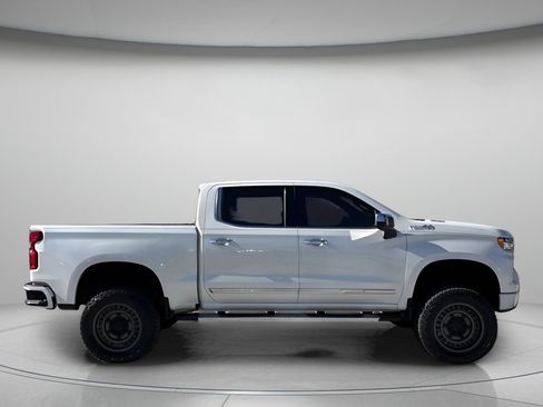 Used 2024 Chevrolet Silverado 1500 High Country w/ High Country Premium Package image 2