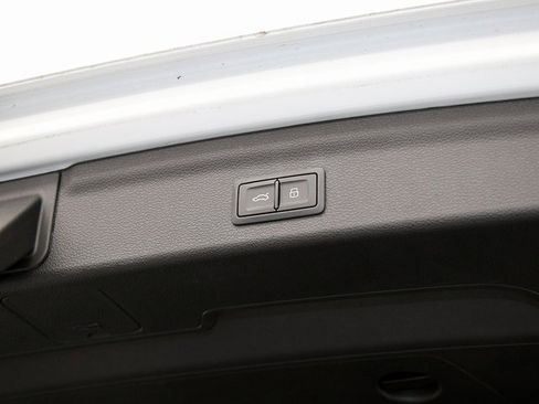 Used 2022 Audi Q3 2.0T Premium Plus w/ Premium Plus Package image 32