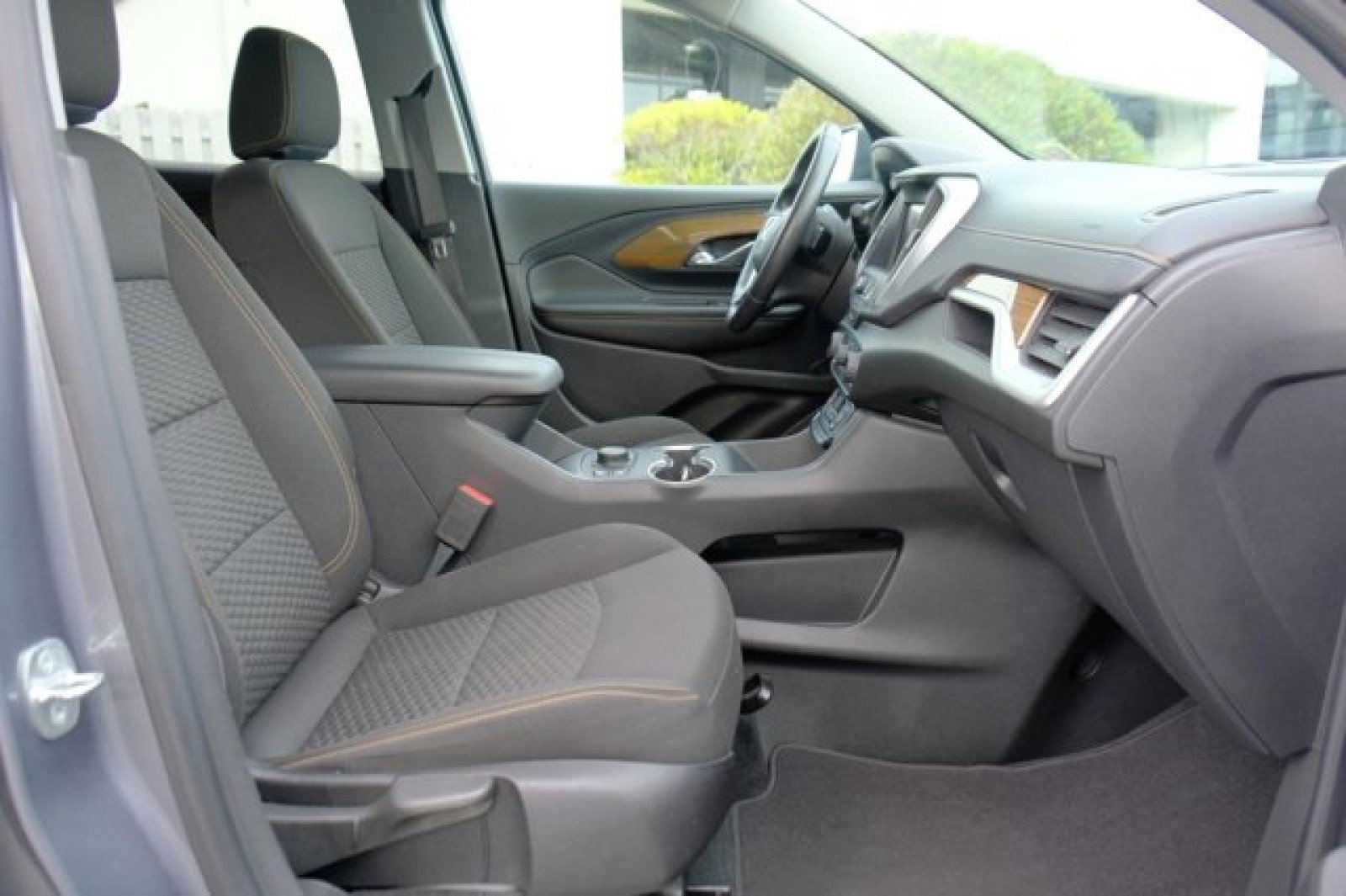 Used 2020 GMC Terrain SLE w/ Driver Convenience Package AWD/4WD image 19