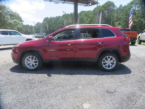 Used 2017 Jeep Cherokee Latitude w/ Safety/Convenience Group FWD image 1