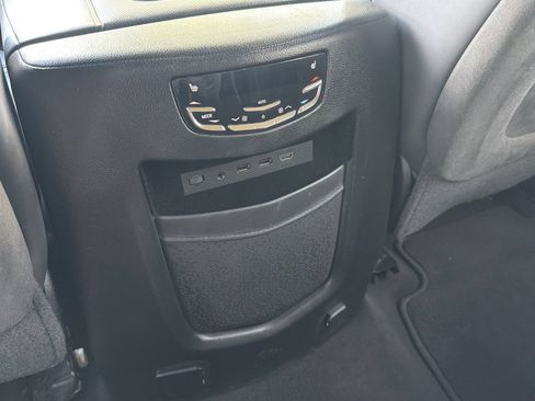 Used 2018 Cadillac Escalade Platinum AWD/4WD image 17