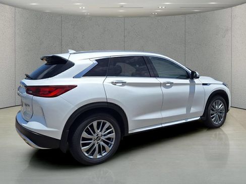 Used 2023 INFINITI QX50 Luxe FWD image 5