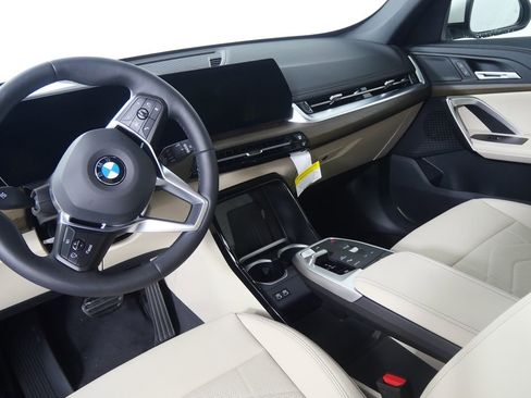 Used 2025 BMW X1 xDrive28i w/ Convenience Package image 17