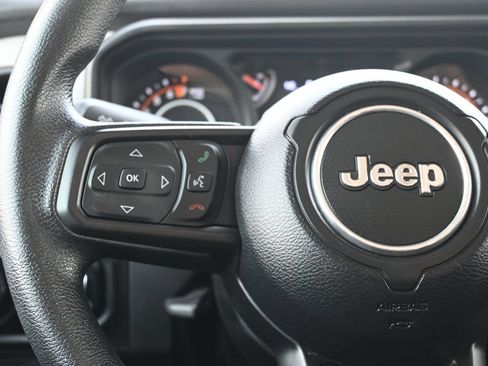 Used 2024 Jeep Gladiator Sport AWD/4WD image 8