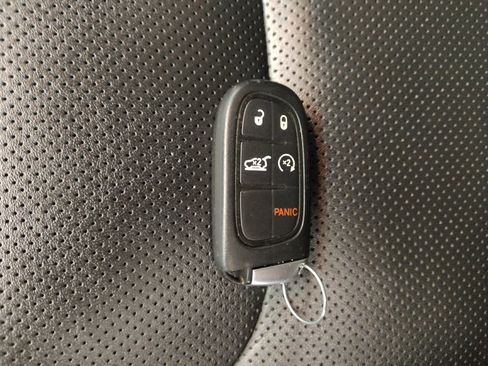 Used 2023 Jeep Cherokee Altitude Lux image 32