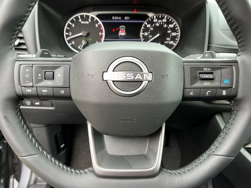 Used 2025 Nissan Rogue SV image 14