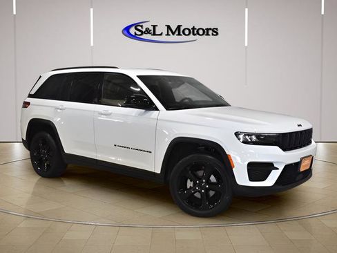 Certified 2023 Jeep Grand Cherokee Altitude AWD/4WD image 9