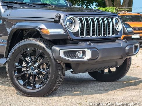 Certified 2025 Jeep Wrangler Unlimited Sahara AWD/4WD image 4