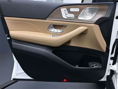 New 2025 Mercedes-Benz GLS 450 4MATIC image 21