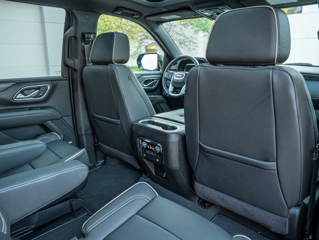 Used 2024 GMC Yukon SLT w/ SLT Premium Package AWD/4WD image 43