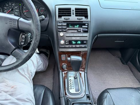 Used 2000 Nissan Maxima GLE image 12