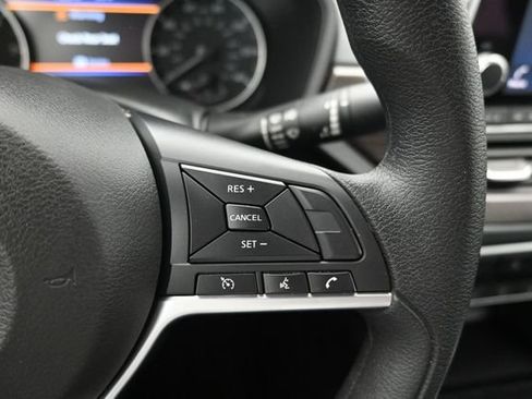 Used 2025 Nissan Altima 2.5 SV FWD image 19