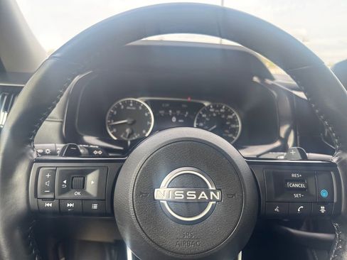 Used 2024 Nissan Pathfinder SL FWD image 44