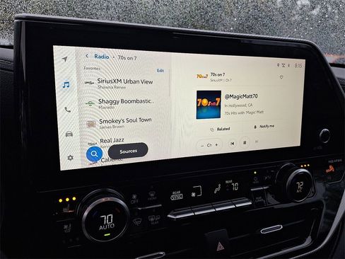 Used 2023 Toyota Highlander Platinum image 17