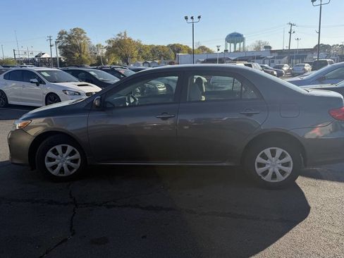 Used 2011 Toyota Corolla LE image 9