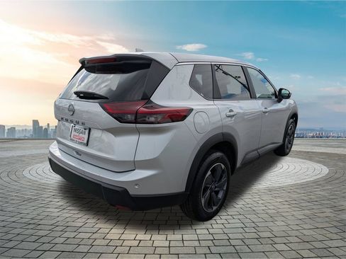 Certified 2025 Nissan Rogue SV FWD image 5
