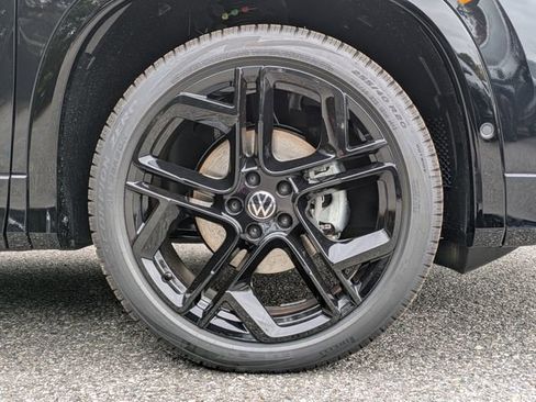 New 2026 Volkswagen Tiguan SE R-Line image 9