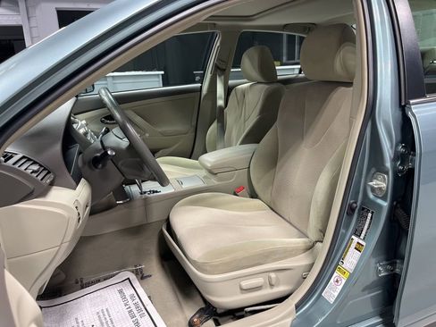 Used 2010 Toyota Camry FWD image 16