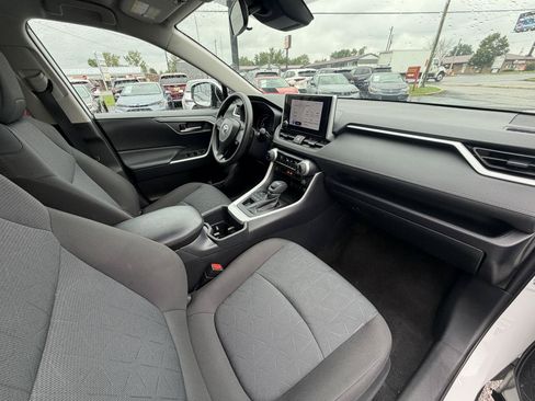 Used 2025 Toyota RAV4 XLE AWD/4WD image 12