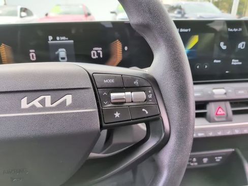 Used 2025 Kia K4 LXS image 19