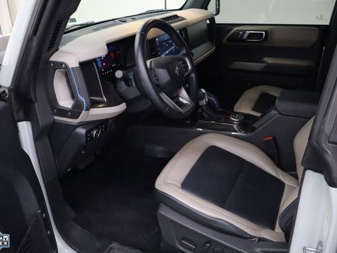 Used 2023 Ford Bronco Wildtrak image 25