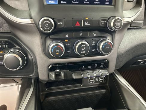 Used 2022 RAM 1500 Big Horn AWD/4WD image 16