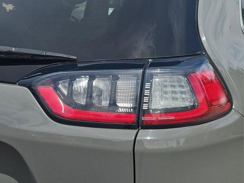 Used 2021 Jeep Cherokee Limited image 11