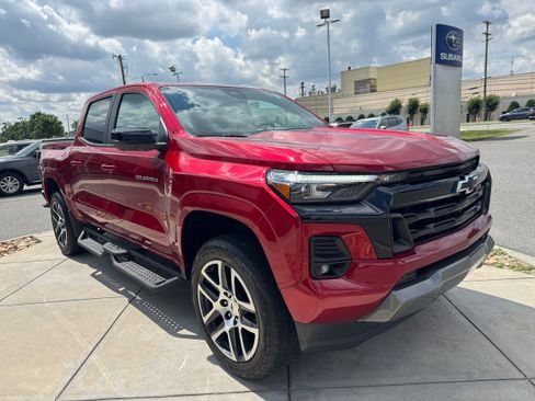 Used 2023 Chevrolet Colorado Z71 w/ Z71 Convenience Package 2 AWD/4WD image 4