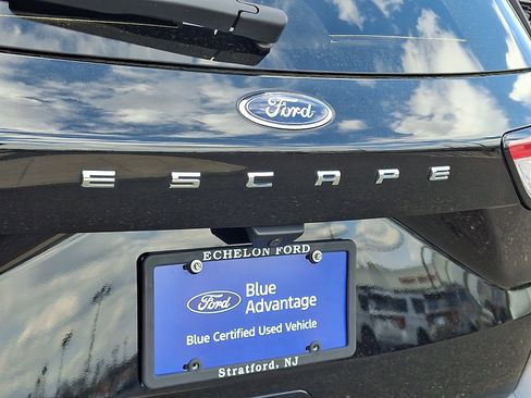 Used 2022 Ford Escape SE w/ SE Sport Appearance Package image 30