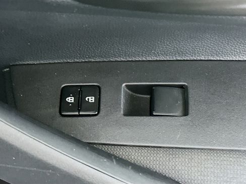 Used 2025 Toyota Corolla LE image 28