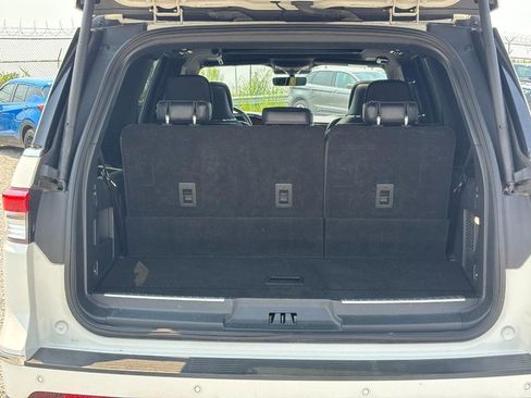 Used 2022 Lincoln Navigator Reserve AWD/4WD image 11